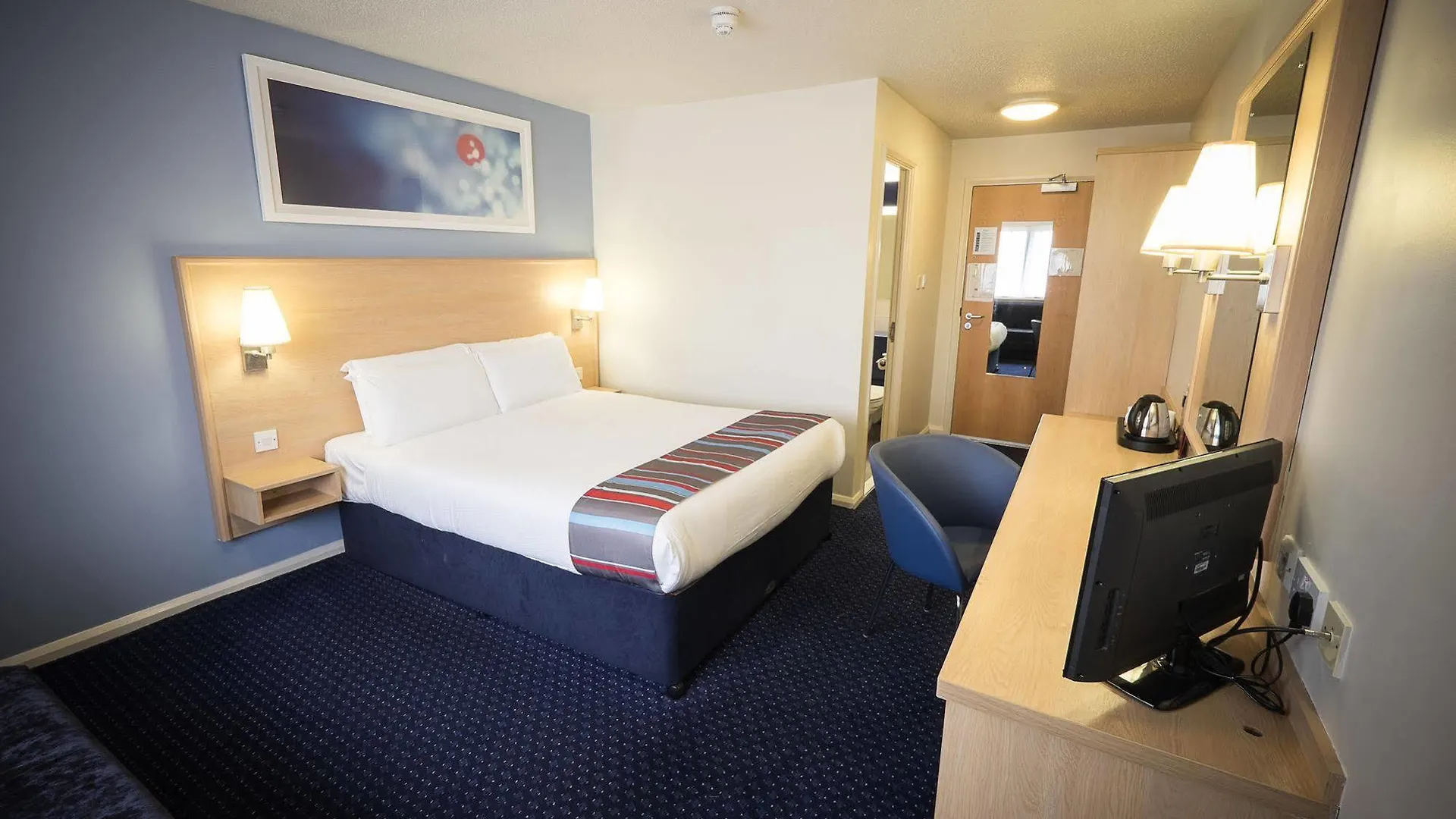 Travelodge Cork 3*,
